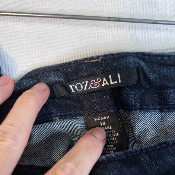 Roz & Ali Animal Print Dark Wash Denim Blue Jeans Straight Leg Size 18 - Picture 3 of 8